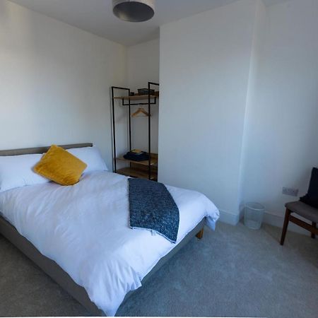 Amazing New 3 Double Bed House In Staple Hill! Lägenhet Bristol Exteriör bild